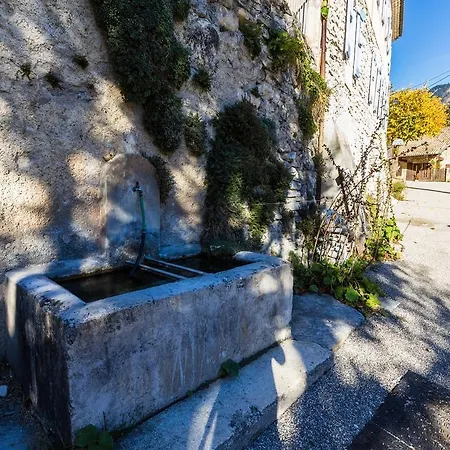 Le Sareymond Bed & Breakfast Menee