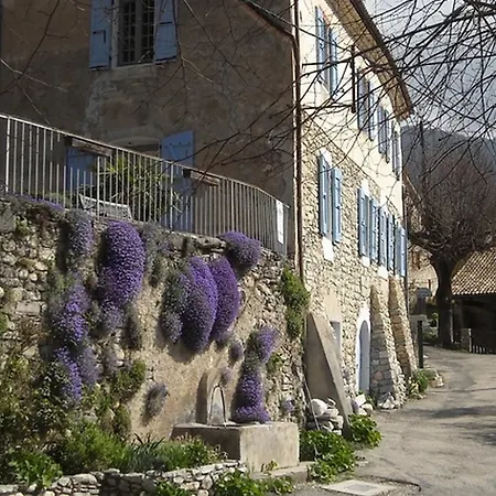 Le Sareymond Bed & Breakfast Menee